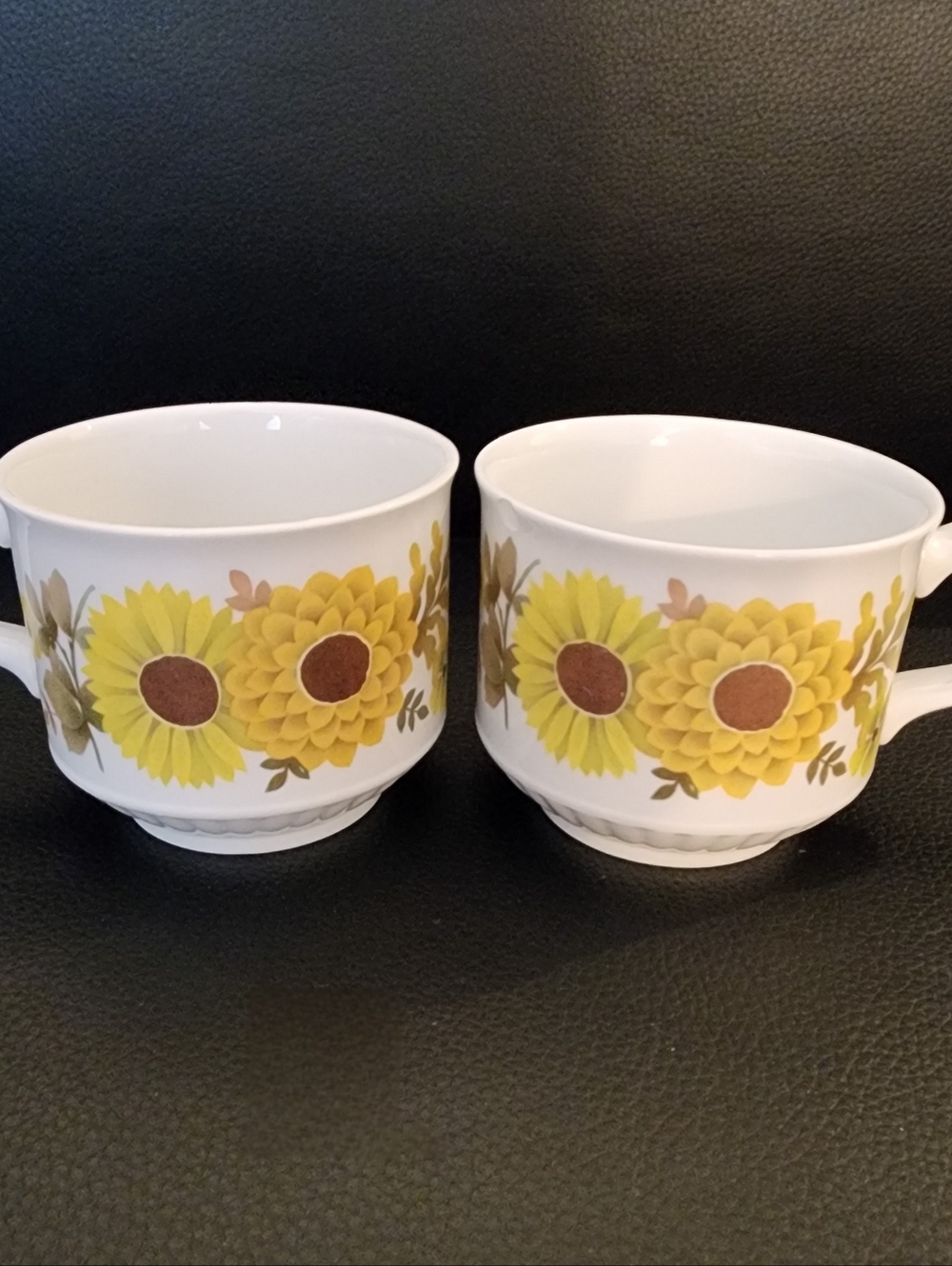 Vintage 70s Alfred Meakin Daisy Ironstone Mugs - Set of 2